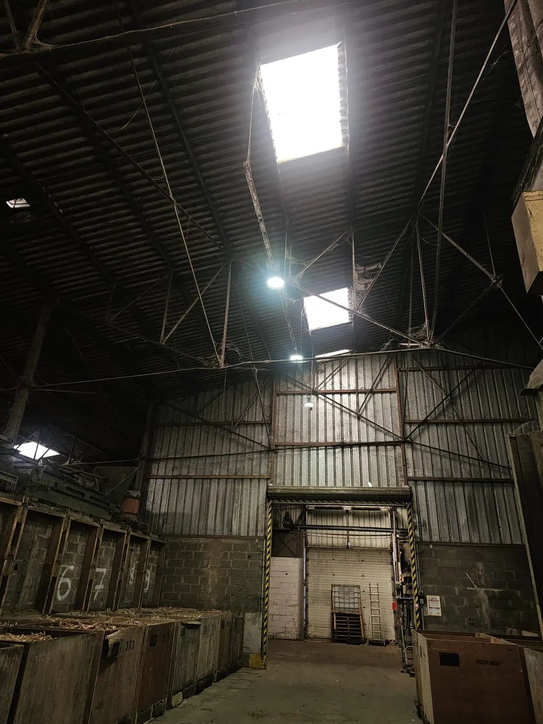 Après : chantier 49630, éclairé par des cloches LED Solhy