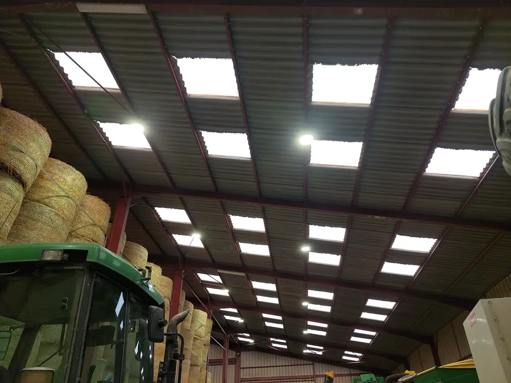Après : chantier 55110, éclairé par des cloches LED Solhy